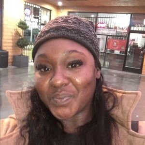 Meet your Posher, Monique